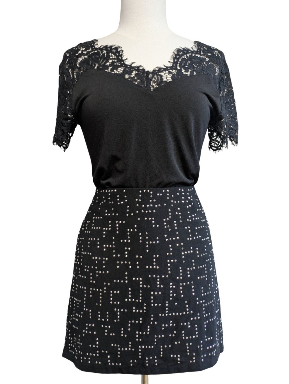 Skirt - Gap Rock Grunge Vibes Studded Mini Skirt Black Size 8